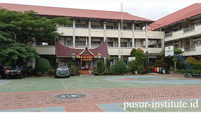 Menyingkap Prestasi dan Keunggulan Akademik SMAN 10 Padang